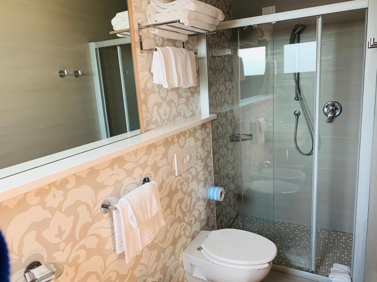 Hotel Liane Риччоне Екстер'єр фото