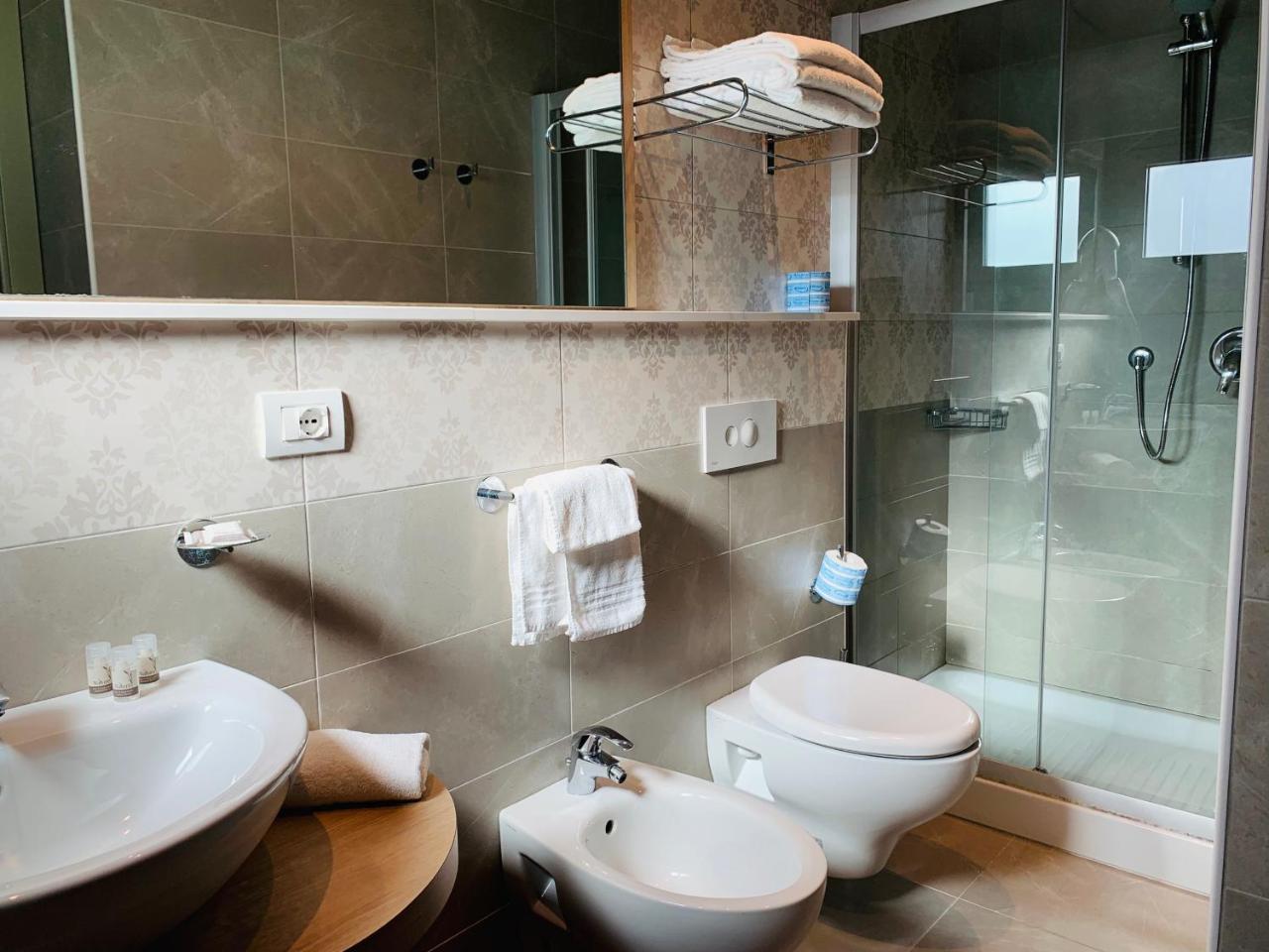 Hotel Liane Риччоне Екстер'єр фото