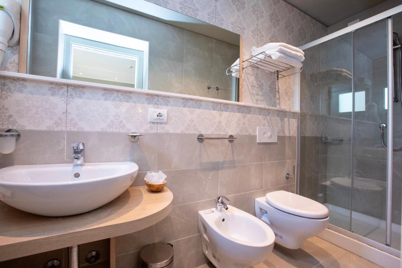 Hotel Liane Риччоне Екстер'єр фото
